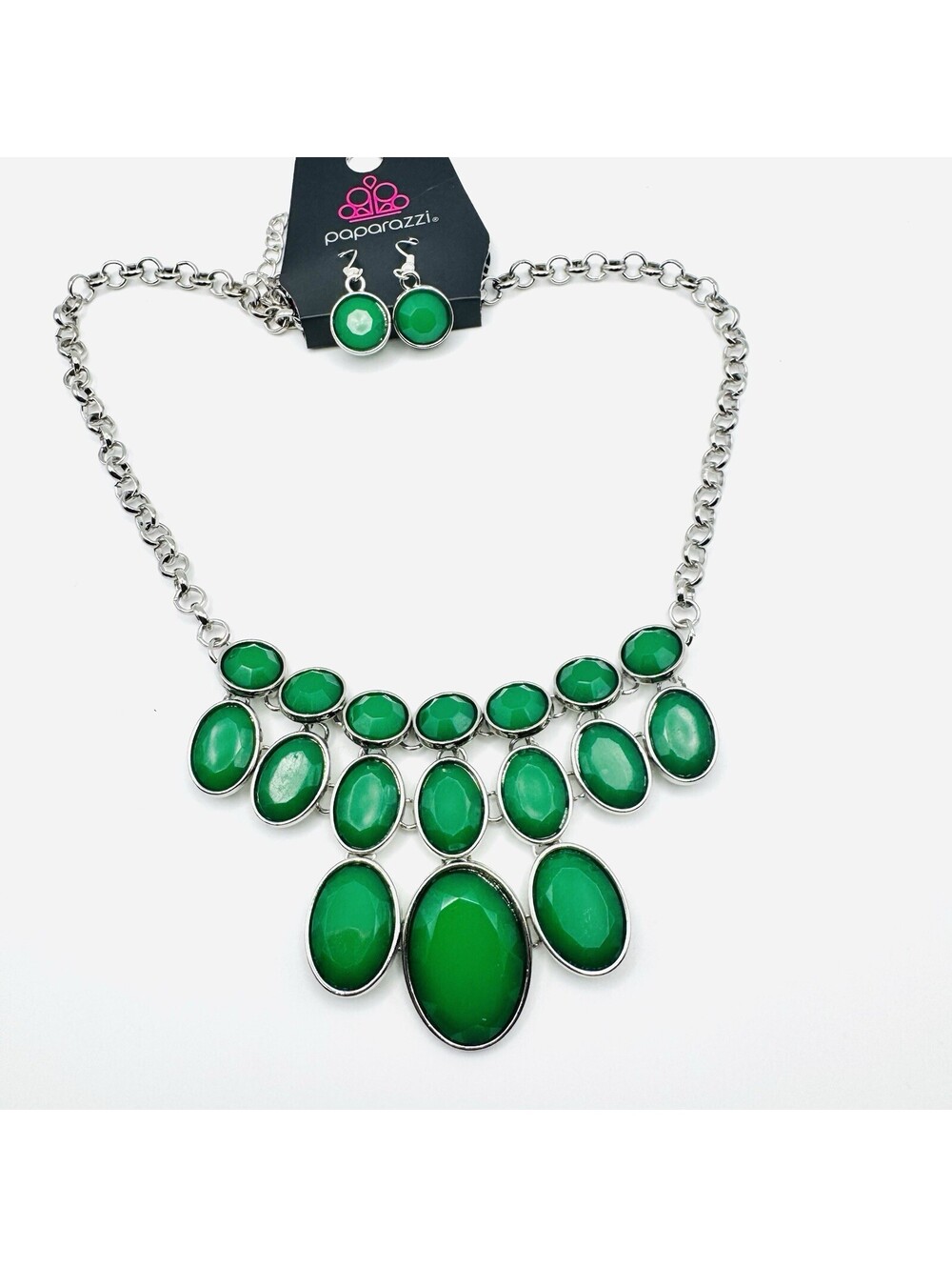 NWT VTG Style Green Bead Statement Necklace And Earrings Set